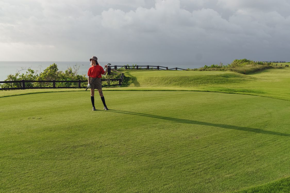 Golfer at Hanna Golf Club Ikoma hills